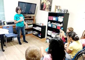 Drug Free World Volunteer talks to young students about drugs